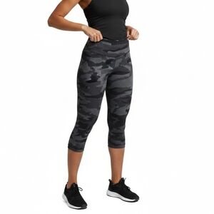 Tuff Athletics Camo High Waisted Crop Leggings Large Gray Black